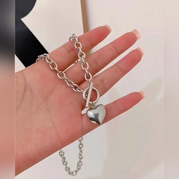 Women's Necklace & Bracelet Set with 🤍 heart pendant 🩶 - Picture 3 of 8